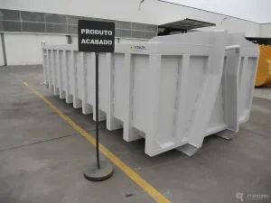 Contenedor OC-HL para camiones portacontenedores con sistema Hooklift destinado al transporte de residuos y materiales industriales.